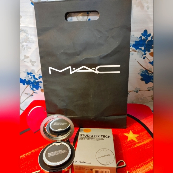 MAC Cosmetics Other - MAC Studio Fix Tech Cream-To-Powder Foundation C4
